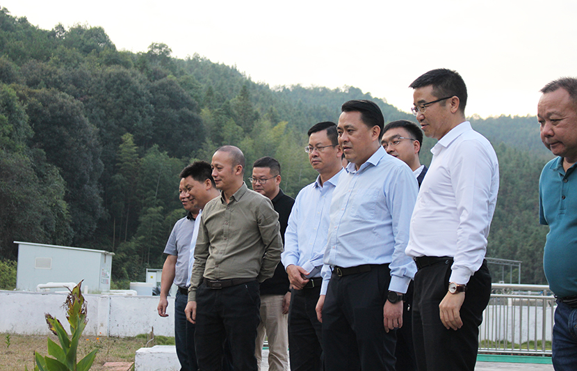 岑溪市稀土產(chǎn)業(yè)發(fā)展與礦山綜合治理考察組一行先后到我司龍南黃沙、定南上下?tīng)I(yíng)稀土尾水項(xiàng)目調(diào)研