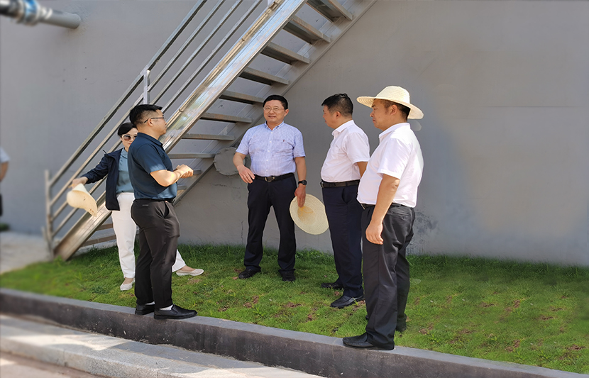 江西省生態(tài)環(huán)境廳副廳長級生態(tài)環(huán)境監(jiān)察專員、贛南專員辦主任喻子水一行蒞臨挺進環(huán)保和樂新村項目點視察調(diào)研